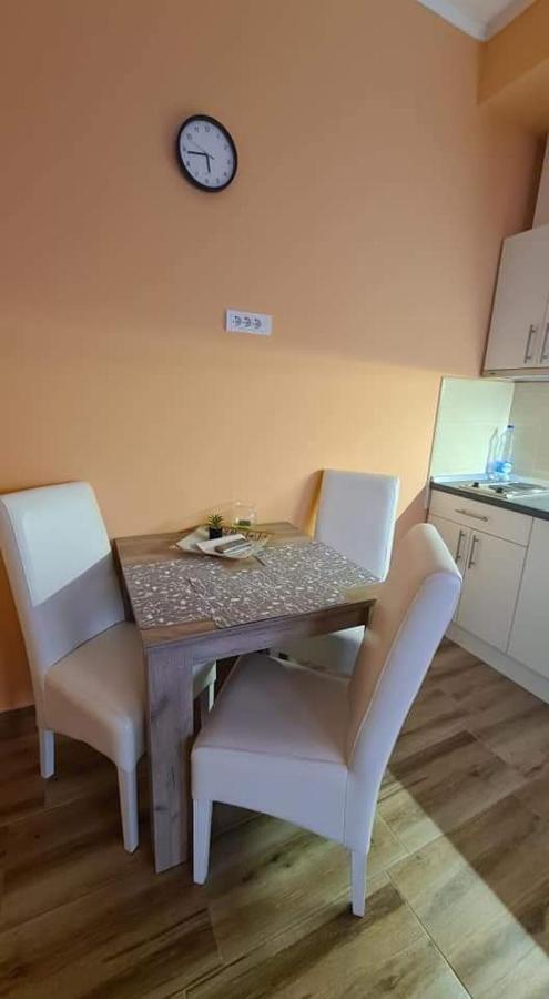 Ales Apartman Sombor Luaran gambar