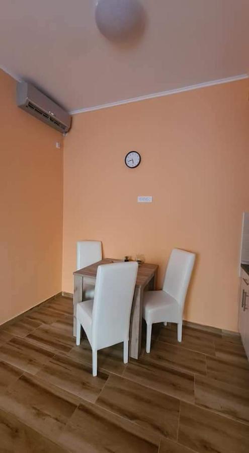 Ales Apartman Sombor Luaran gambar