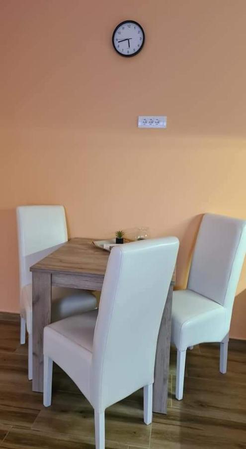 Ales Apartman Sombor Luaran gambar