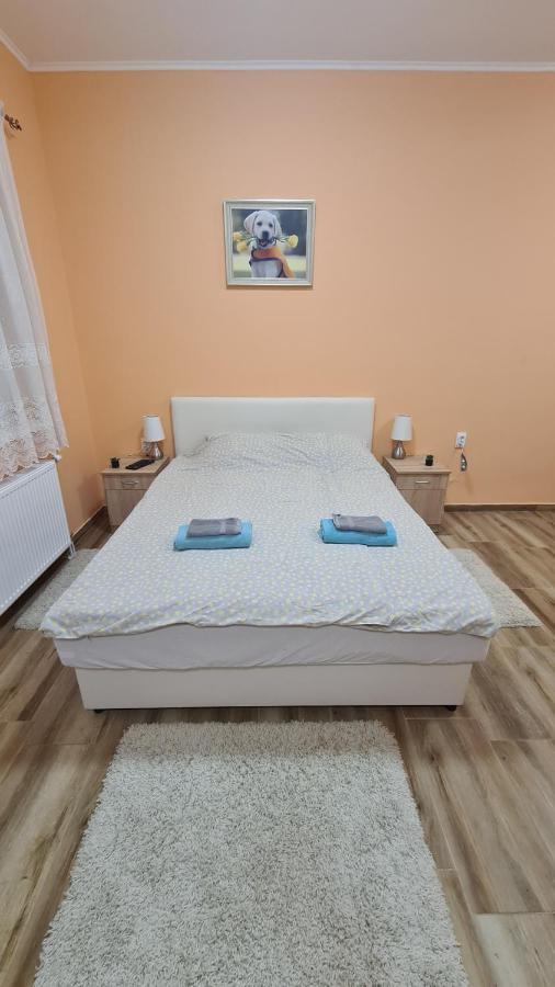 Ales Apartman Sombor Luaran gambar